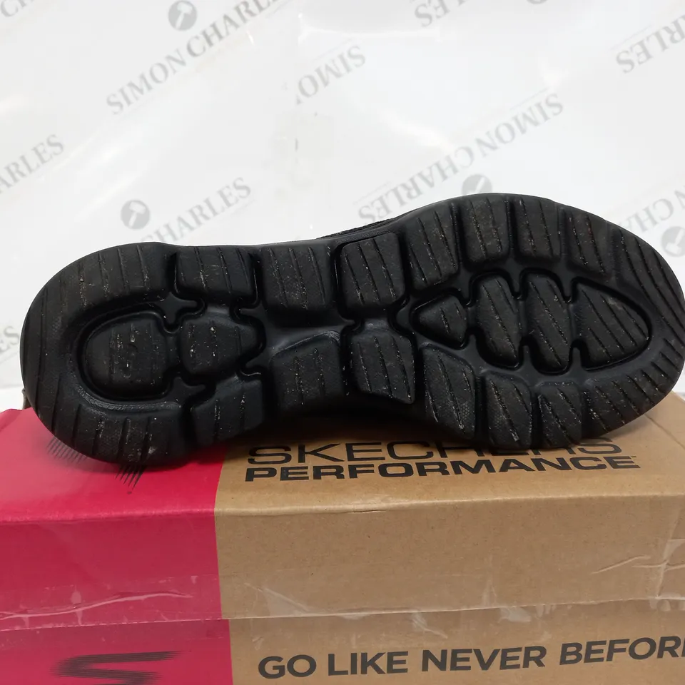 SKECHERS GO WALK LIMELIGHT PREMIUM FLAT KNIT SLIP ON TRAINER - SIZE 6.5 - BLACK