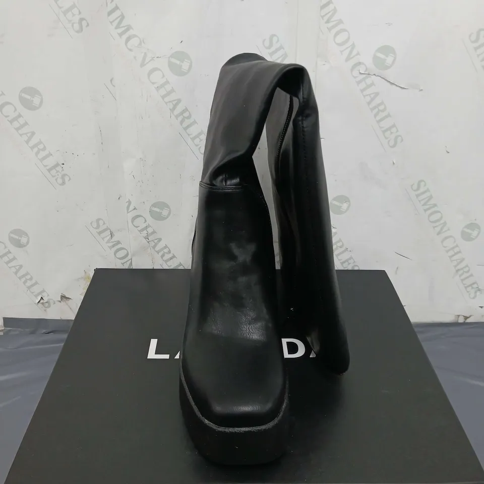 BOXED PAIR OF WOMENS LAMODA WIDE FIT LEATHER ZIPPED BOOTS SIZE 4