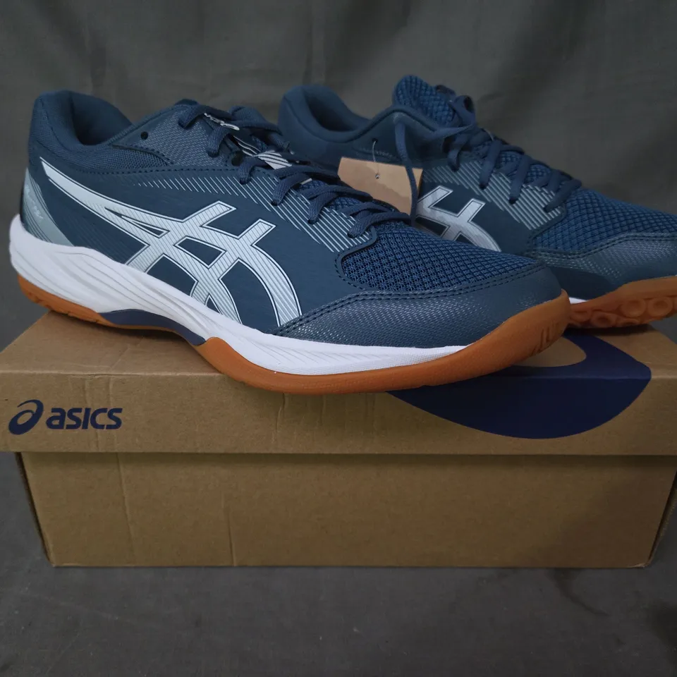 BOXED PAIR OF ASICS GEL-TASK 4 SHOES IN VINTAGE INDIGO/WHITE UK SIZE 9