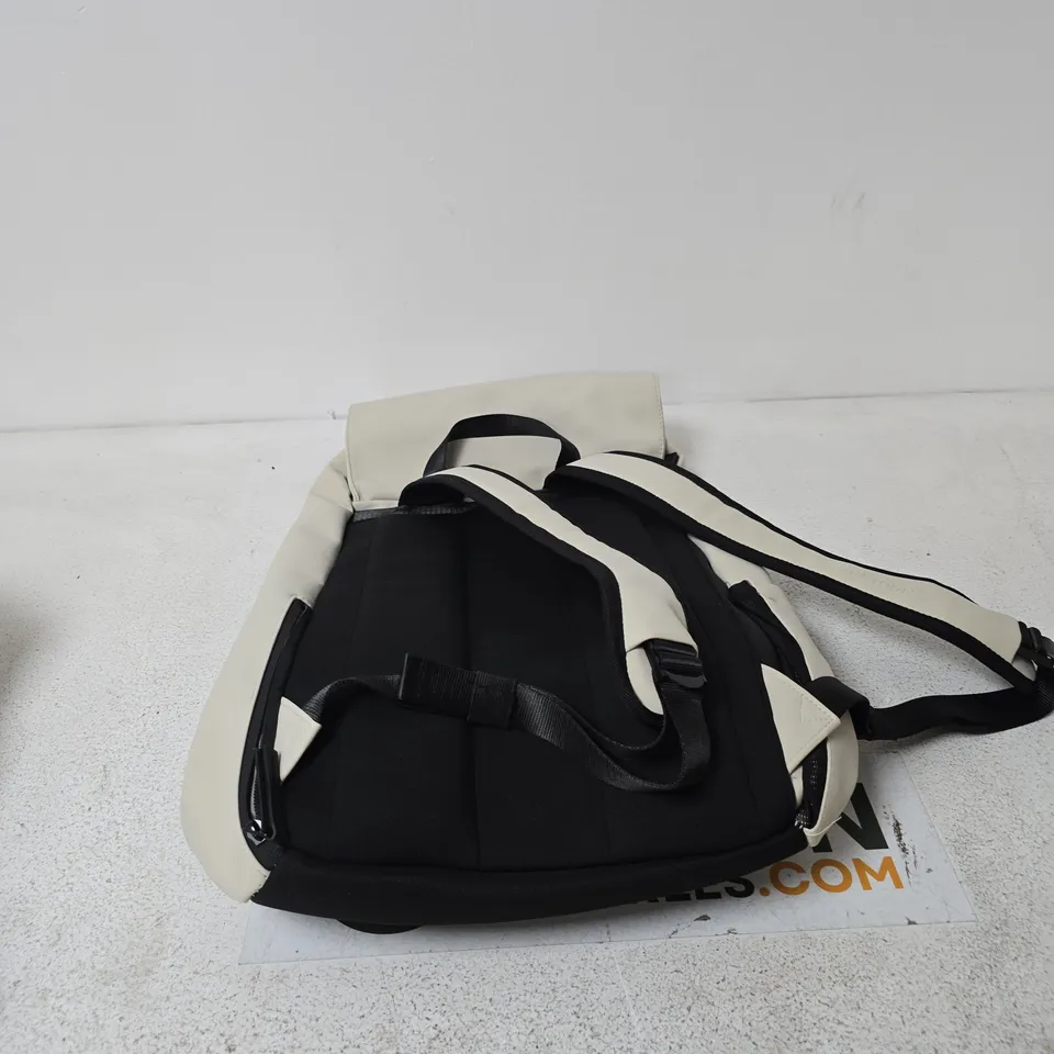 TRETORN BACKPACK CREAM WITH BLACK BASE
