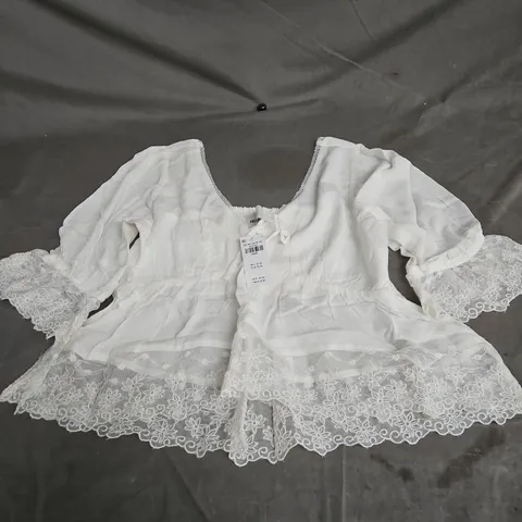 HOLLISTER LACE TRIM BLOUSE – WHITE, SIZE L