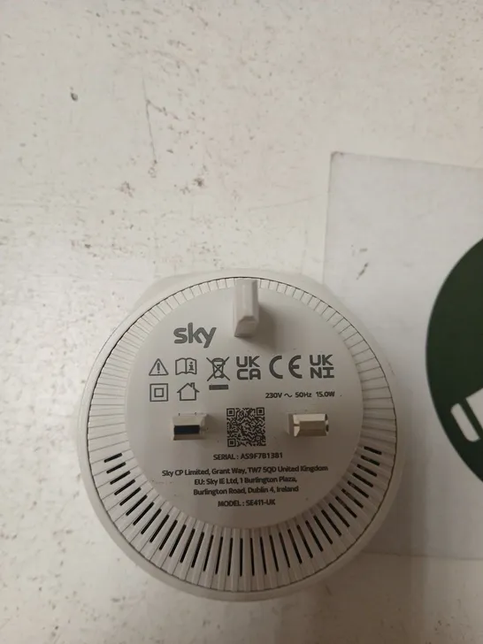 Lot 1005: SKY BROADBAND ROUTER HUB – MODEL SE411-UK (WHITE) - 5826991 ...