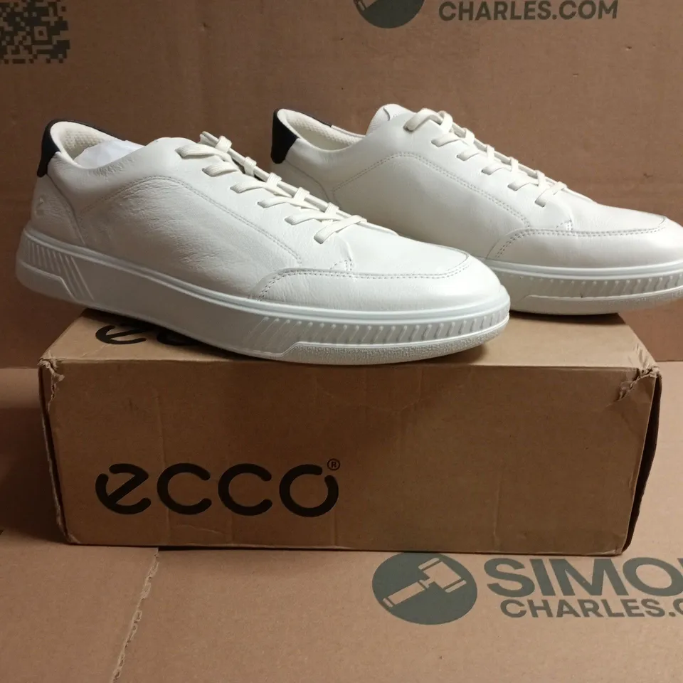 BOXED PAIR OF ECCO MOVE ANATOMICAL FIT SHOES IN WHITE/BLACK SIZE UK 12-12.5