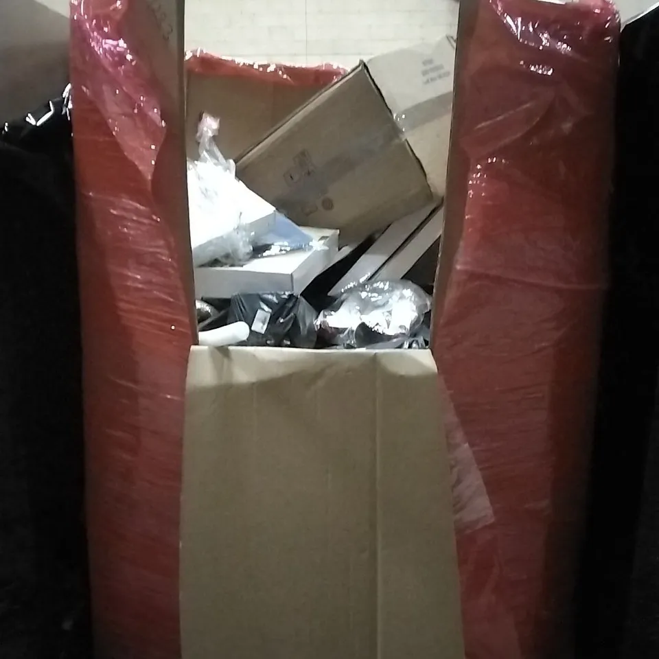 PALLET OF HOUSEHOLD ITEMS TO INCLUDE IPAD PRO 13" COVER/STAND, MAGNETIC DARTS GAME, FESTIVE BAUBLES, LED METEOR LIGHTS AND OTHER ASSORTED ITEMS...