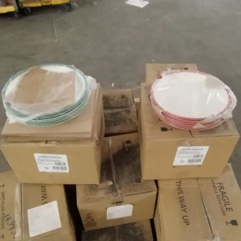 PALLET TO CONTAIN APPROXIMATELY 18 x BOXES OF F&B RED & GREEN BAND, HAND BRUSH BOWLS 25.5cm // 12 PLATES PER BOX