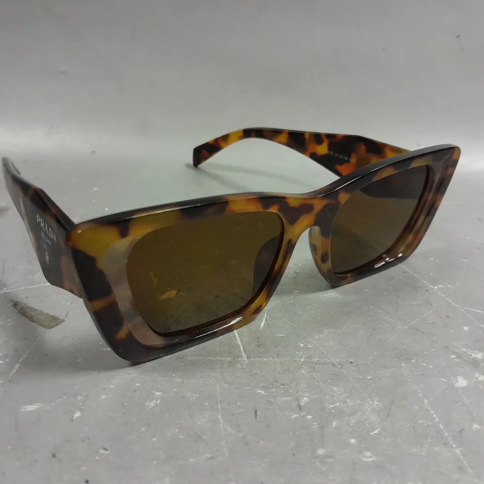 PRADA TORTOISE SHELL DESIGN CAT EYE SUNGLASSES 