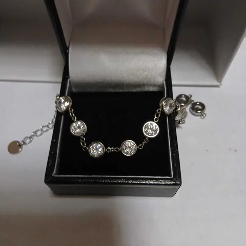 STEEL BY DIAMONIQUE BEZEL SET & CHAIN BRACELET STAINLESS STEEL 