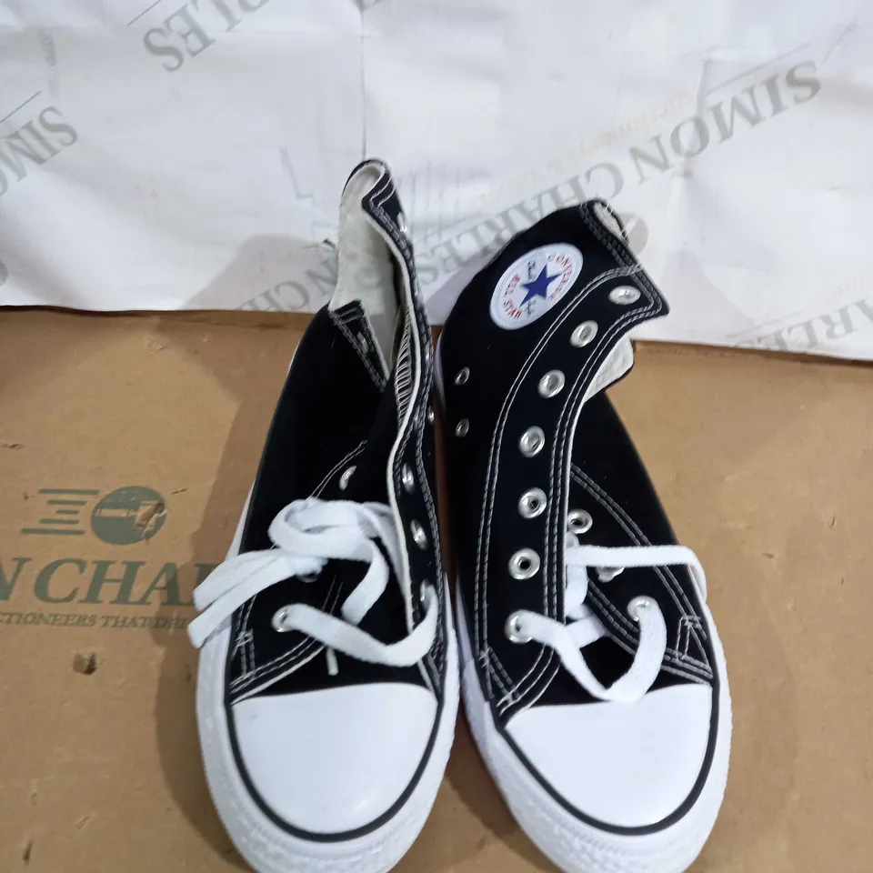 PAIR OF CONVERSE HIGH TOPS IN BLACK SIZE 6