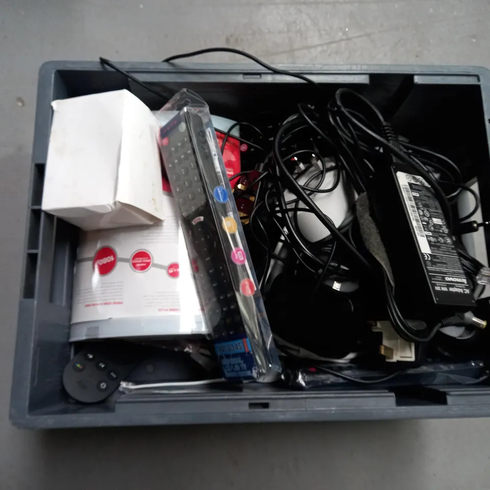 APPROXIMATELY 20 ASSORTED ELECTRICAL PRODUCTS TO INCLUDE LED LIGHTS, SECURITY IP CAMERA, BATTERY CHARGER ETC 