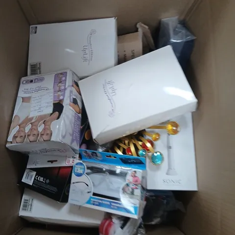 BOX OF APPROXIMATELY 15 ASSORTED ITEMS TO INCLUDE BRA'S , MAGNIFYING GLASSES AND SUNSET LAMP