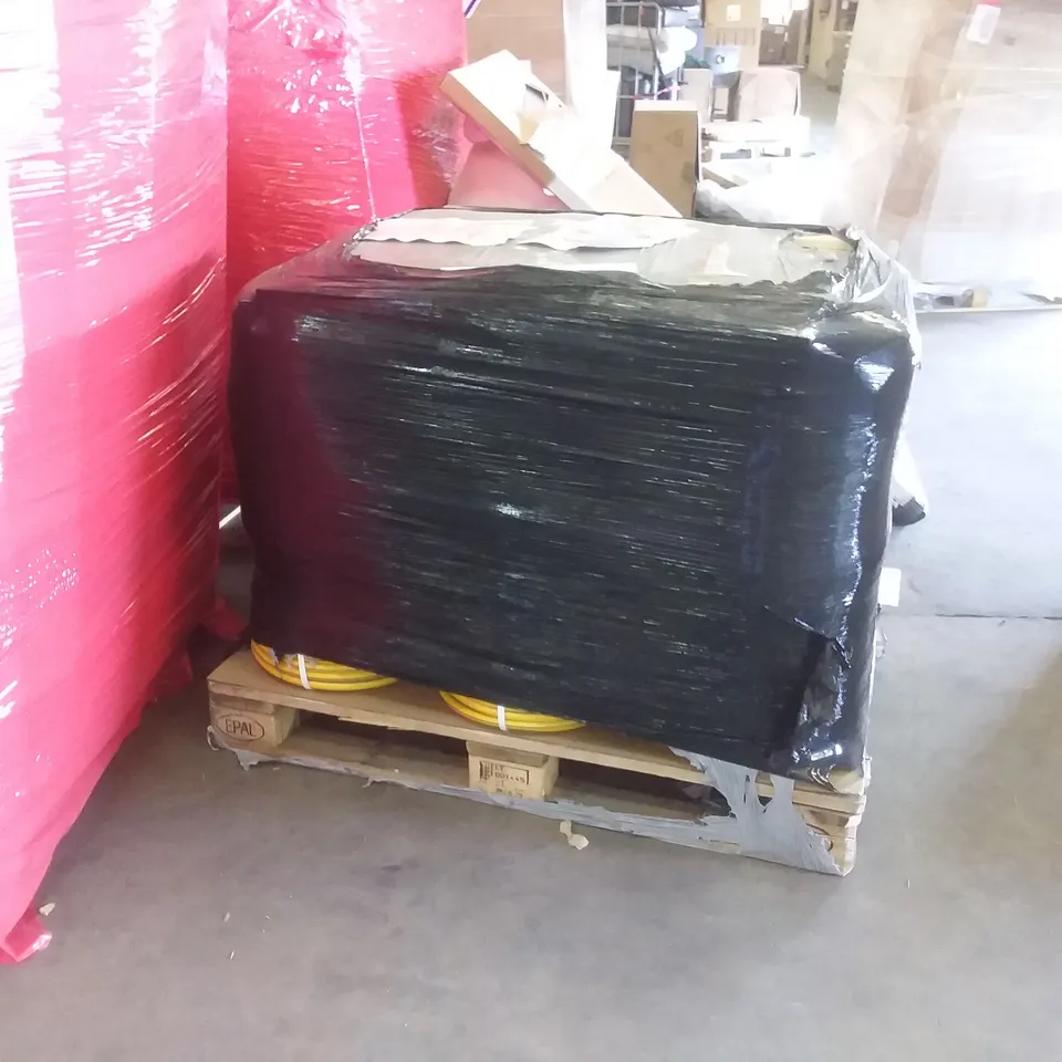 PALLET OF 30 HOZELOCK TRICOFLEX ULTRAFLEX 50M HOSES