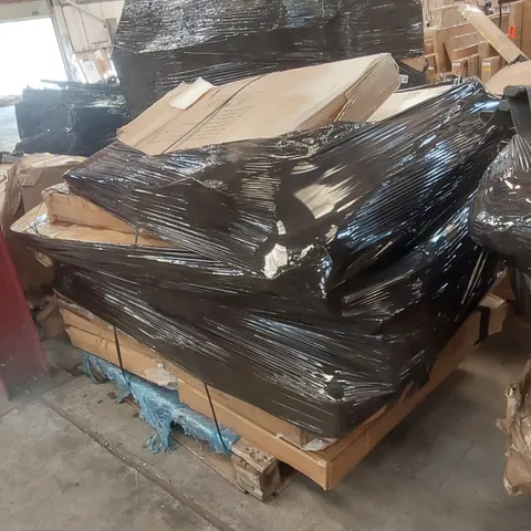 PALLET CONTAINING A LARGE ASSORTMENT OF GARDEN FURNITURE PARTS