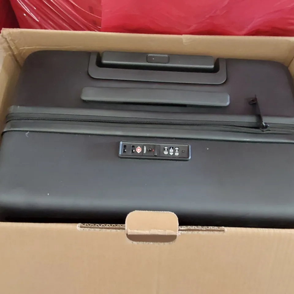 PALLET OF ASSORTED HOMEWARE AND CONSUMER PRODUCTS TO INCLUDE; SUITCASES, PICNIC FOLDING TABLE - 4FT, TRIPOD LAMP, SHOE RACK ECT.