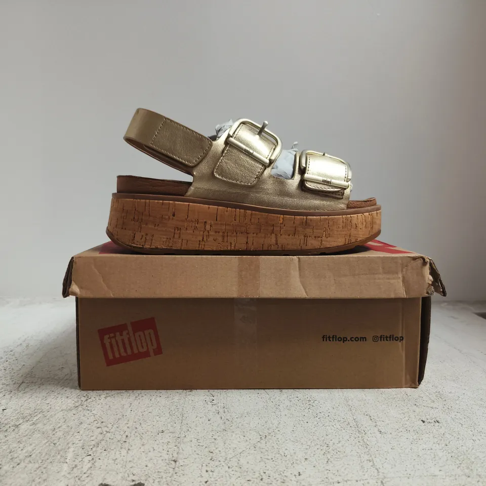 BOXED PAIR OF FITFOP GEN-FF MAX BUCKLE LEATHER/CORK BACK-STRAP SANDALS IN METALLIC GOLD SIZE UK 4