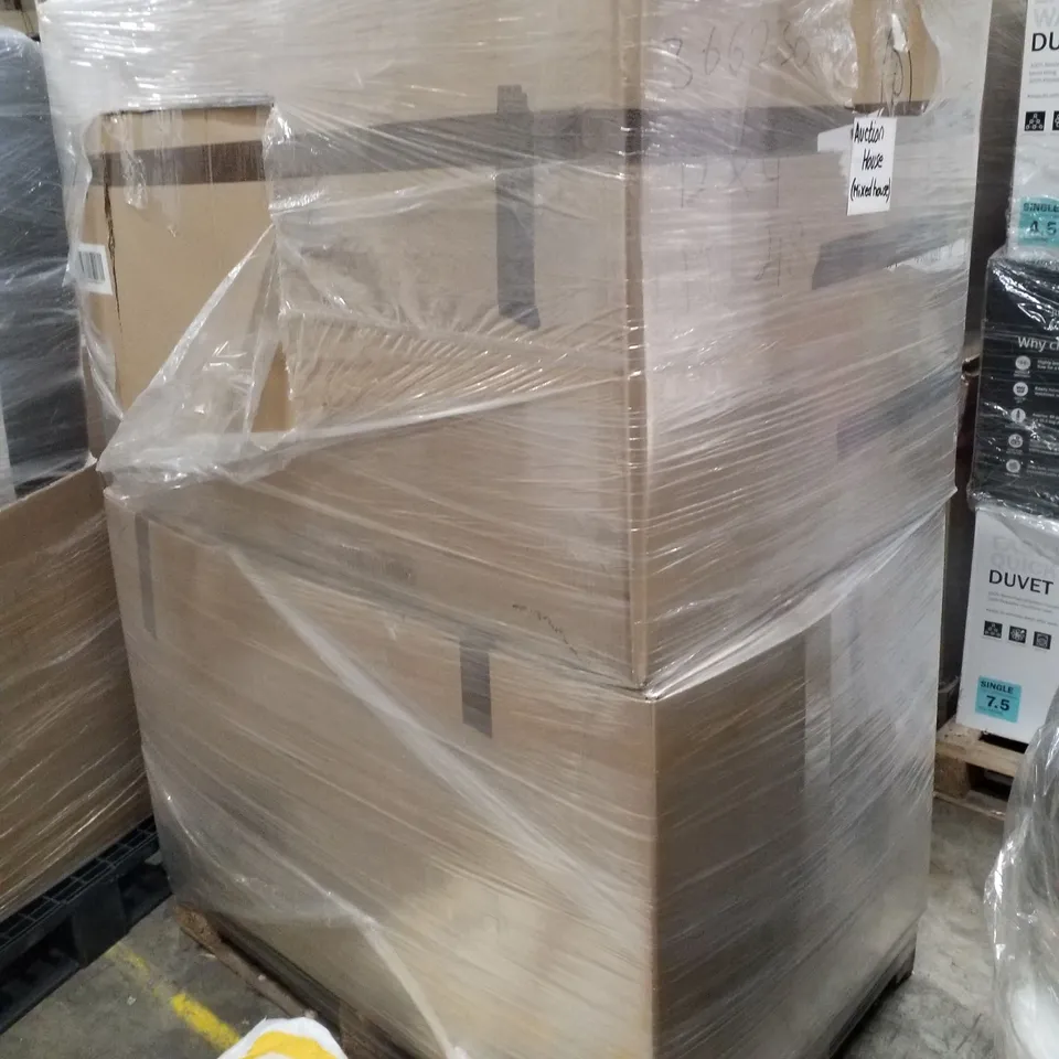 PALLET OF 2 BOXES CONTAINING ASSORTED PRODUCTS INCLUDING DUVETS, NECK PILLOWS & SEAT PADS 