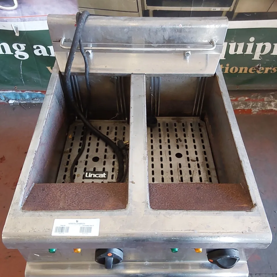 LINCAT COMMERCIAL TWIN BASKET FRYER