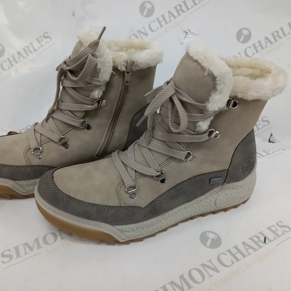 BOXED PAIR OF RIEKER ANTISTRESS WARM HIKING BOOTS SIZE 6.5 CREAM 