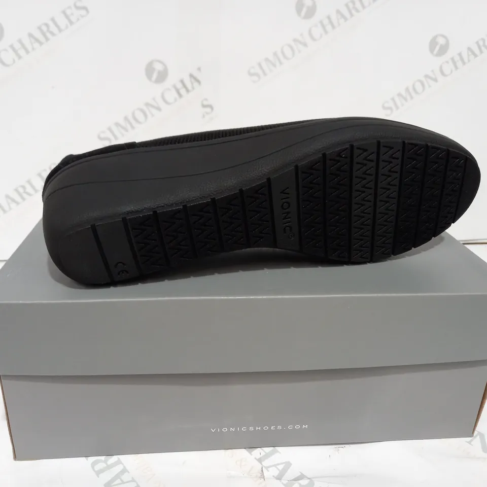 BOXED VIONIC JACEY SLIP-ON SHOES IN BLACK SIZE 6