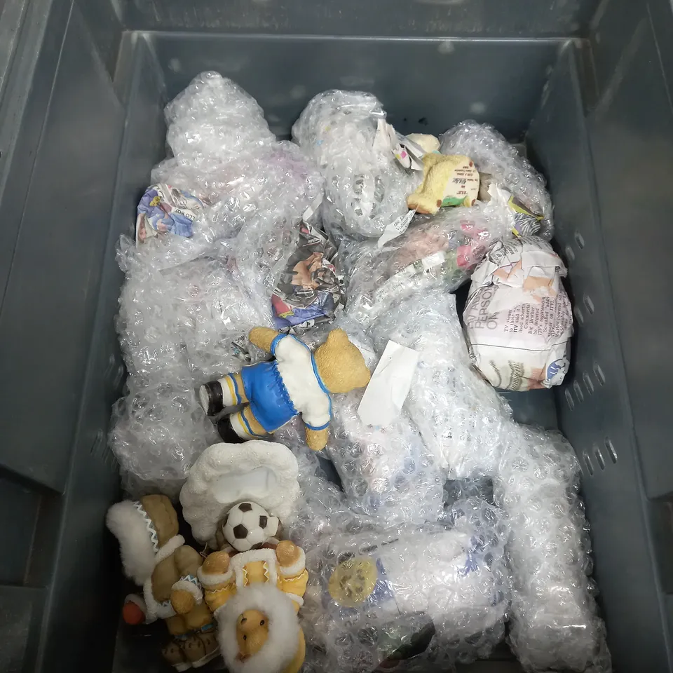 APPROXIMATELY 10 ASSORTED HOUSEHOLD ITEMS TOO INCLUDE, CHERISHED TEDDIES ORNAMENTS 
