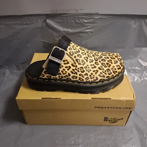 BOXED PAIR OF DR MARTENS ZEBZAG MULE MINI LEOPARD SPOT HAIR ON BRONX SUEDE SHOES IN LIGHT TAN/BLACK SIZE UK 6
