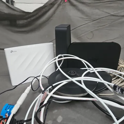APPROXIMATELY 7 ASSORTED HOUSEHOLD ITEMS TO INCLUDE ROUTERS, CABLES, ETC