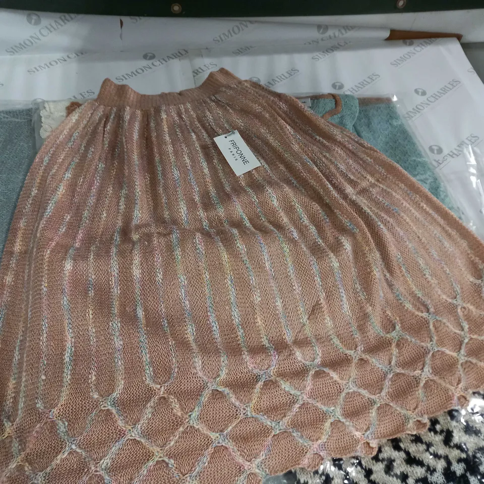 LOT OF 8 ASSORTED KNITWEAR CLOTHING ITEMS - VARIOUS SIZES