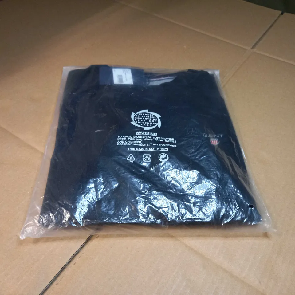 PACKAGED GANT BLACK ORGANIC C-NECK SWEATER - SMALL