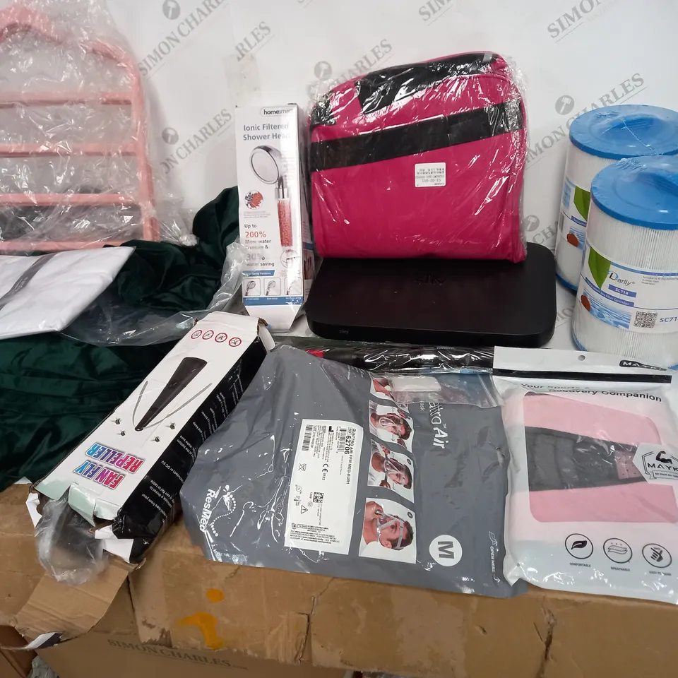 LARGE BOX OF ASSORTED ITEMS TO INCLUDE: COATHANGER SET, FAN FLY REPELLER, SHOWER HEAD, KNEE STRAP, SKY BOX ETC