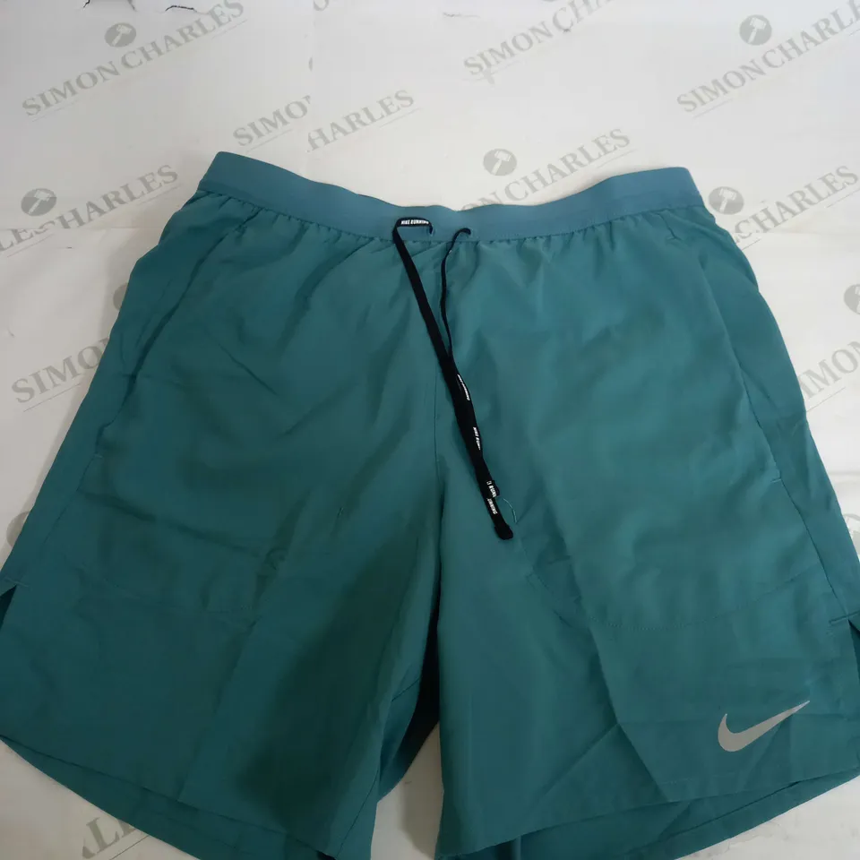 NIKE RUNNING DRI FIT SHORTS IN GREEN - SMALL