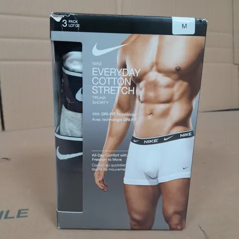 BOXED NIKE EVERYDAY STRETCH BOXES SIZE M