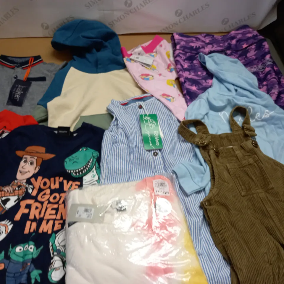 LARGE QUANTITY OF ASSORTED KIDS CLOTHING ITEMS TO INCLUDE RIVER ISLAND, TED BAKER AND MINI BODEN