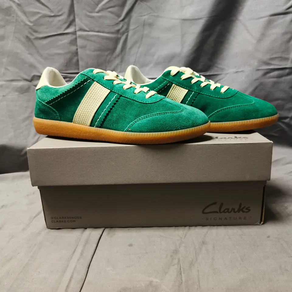 BOXED PAIR OF CLARKS STARA WALK DARK GREEN SUEDE SHOES SIZE UK 5