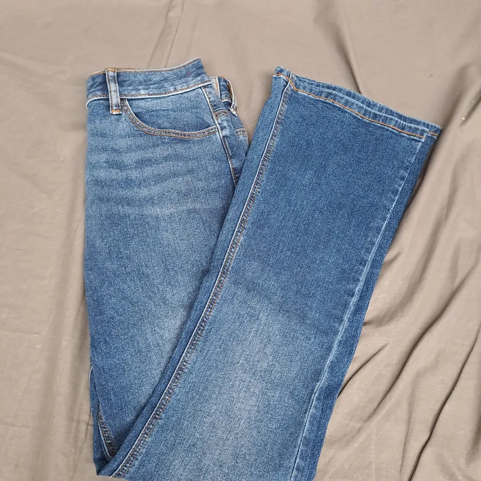 COLLUSION FLARE JEANS IN BLUE SIZE W26 L28
