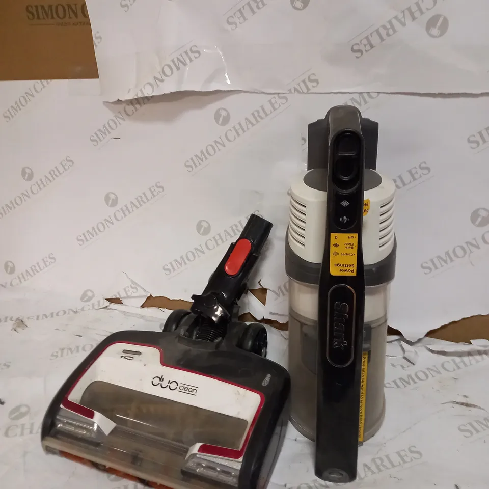SHARK DUO CLEAN VACUUM CLEANER