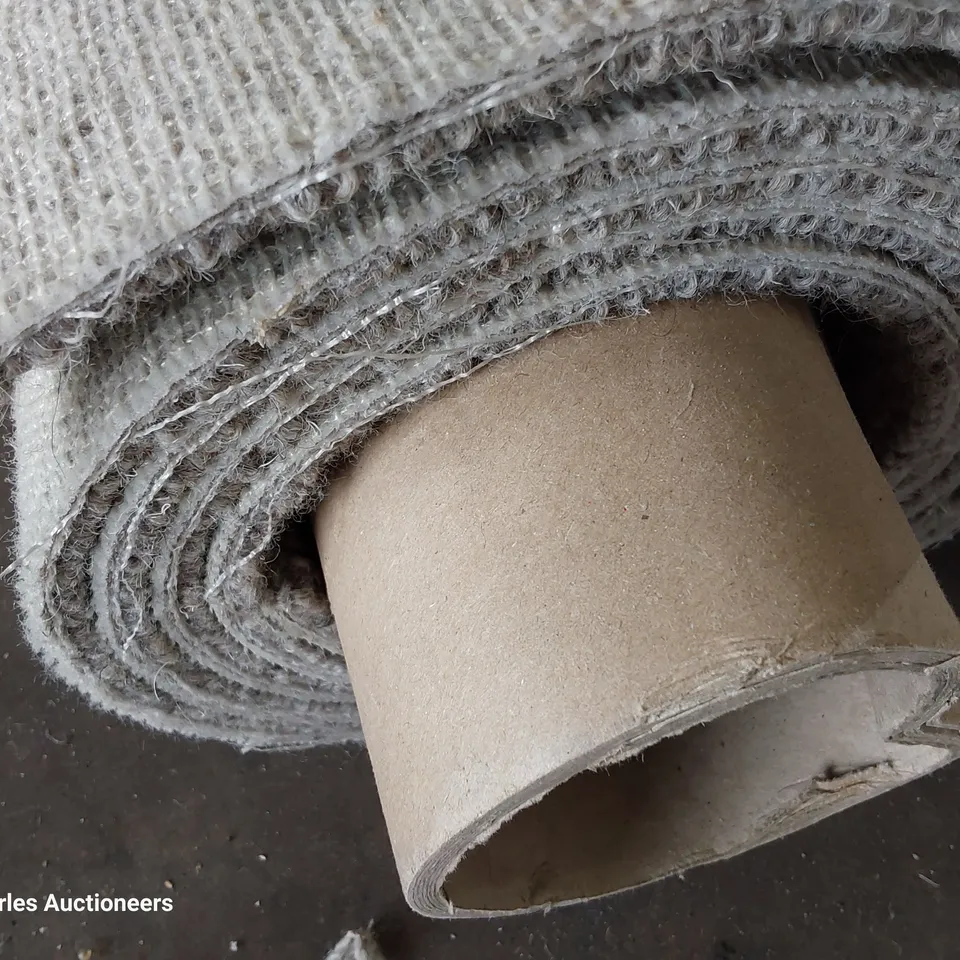 ROLL OF QUALITY CARPET APPROXIMATELY 5M × 2.69M