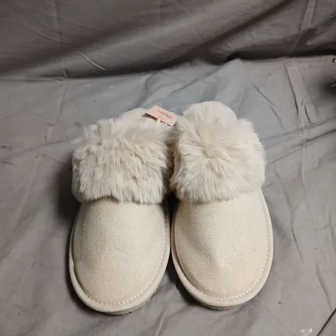 BOUX AVENUE WOMEN'S CREAM FAUX FUR SLIPPERS - SIZE UK 5-6