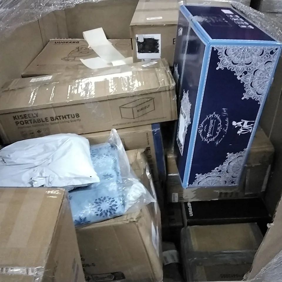 PALLET CONTAINING VARIOUS ASSORTED ITEMS TO INCLUDE: STEAM CLEANERS, DEWALT SEPARATOR WITH 23 LITRE POLY TANK, AIR FRYERS ETC.