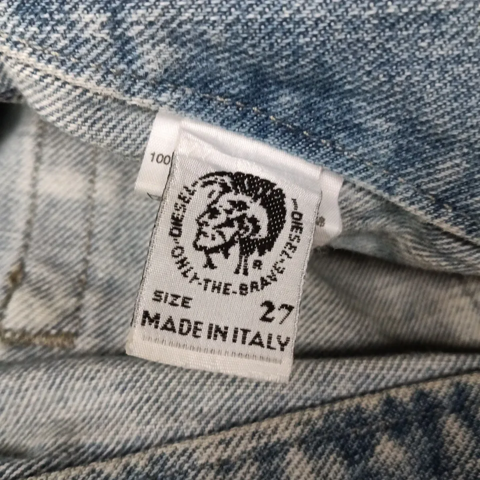 DIESEL DENIM JEANS IN LIGHT WASH SIZE 27