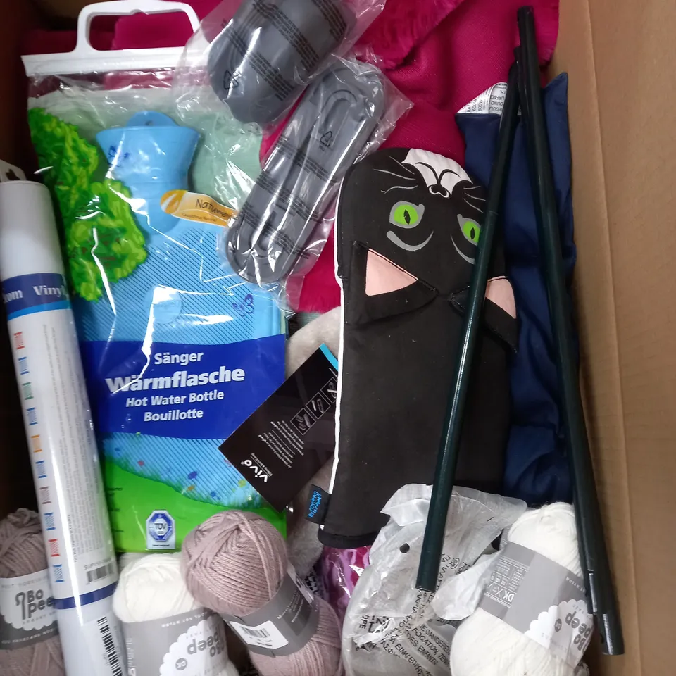 BOX OF APPROX. 20 HOUSE HOLD ITEMS TO INCLUDE WOOL - GARDEN GLOVES - VIVO - HANG/ COLLECTION ONLY ER 