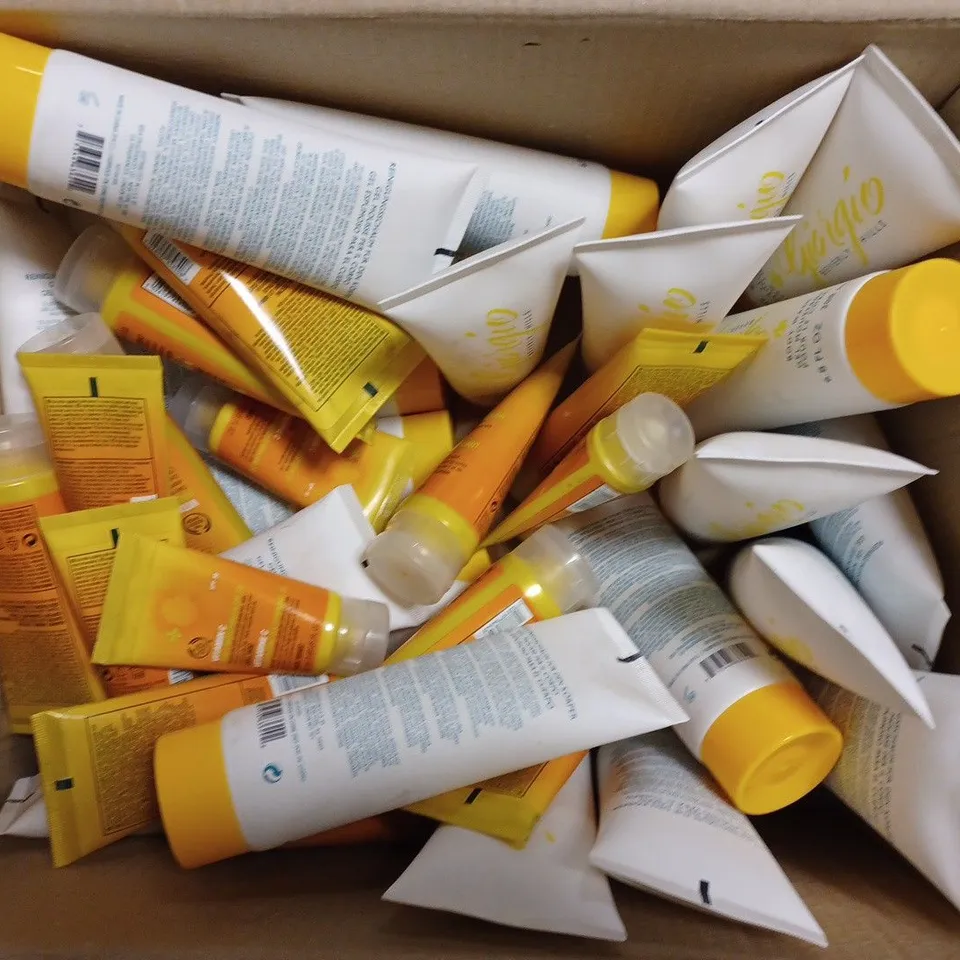 BOX OF APPROX 20 ASSORTED HEALTH AND BEAUTY ITEMS TO INCLUDE - GBH YELLOW SHOWER GEL 200ML WOMEN - BODY SHOP VITAMIN C FACE POLISH 100ML - THE BODY SHOPVITAMIN C DAILY MOISTURISER SPF 30 50 ML 