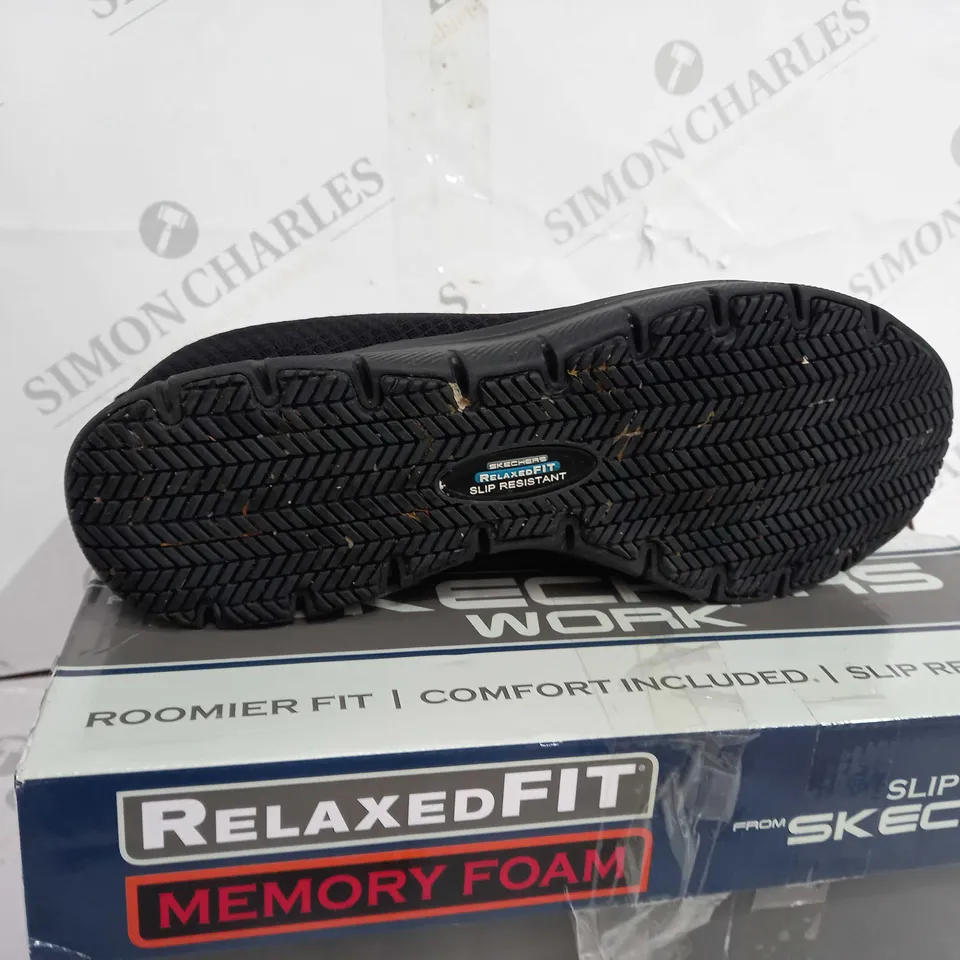 BOXED SKETCHERS RELAXED FIT MEMORY FOAM BLACK TRAINERS - SIZE 6 1/2
