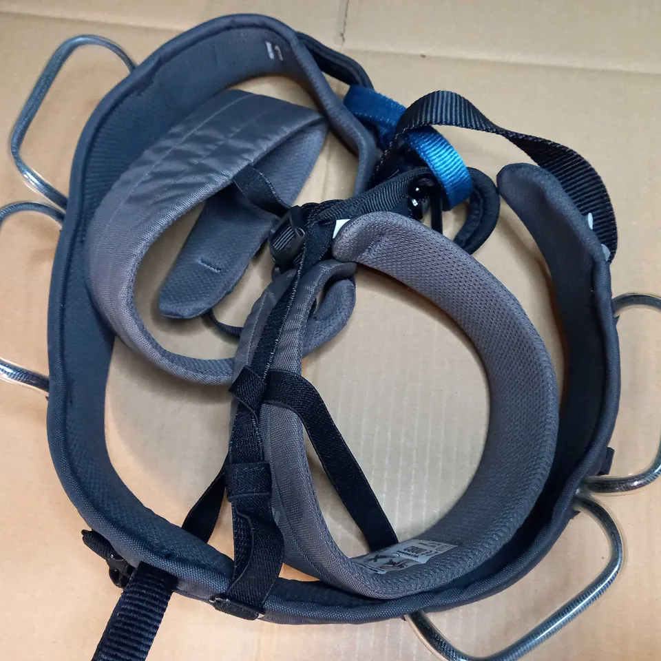 BLACK DIAMOND CLIMBING HARNESS