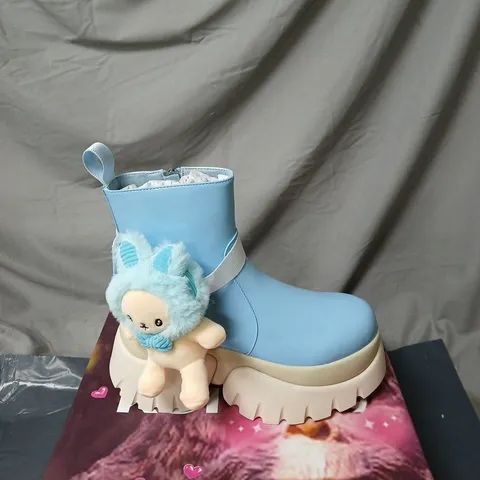 KOI MY BLUE MELODY VILUN PLATFORM BOOTS BLUE BOXED SIZE 5