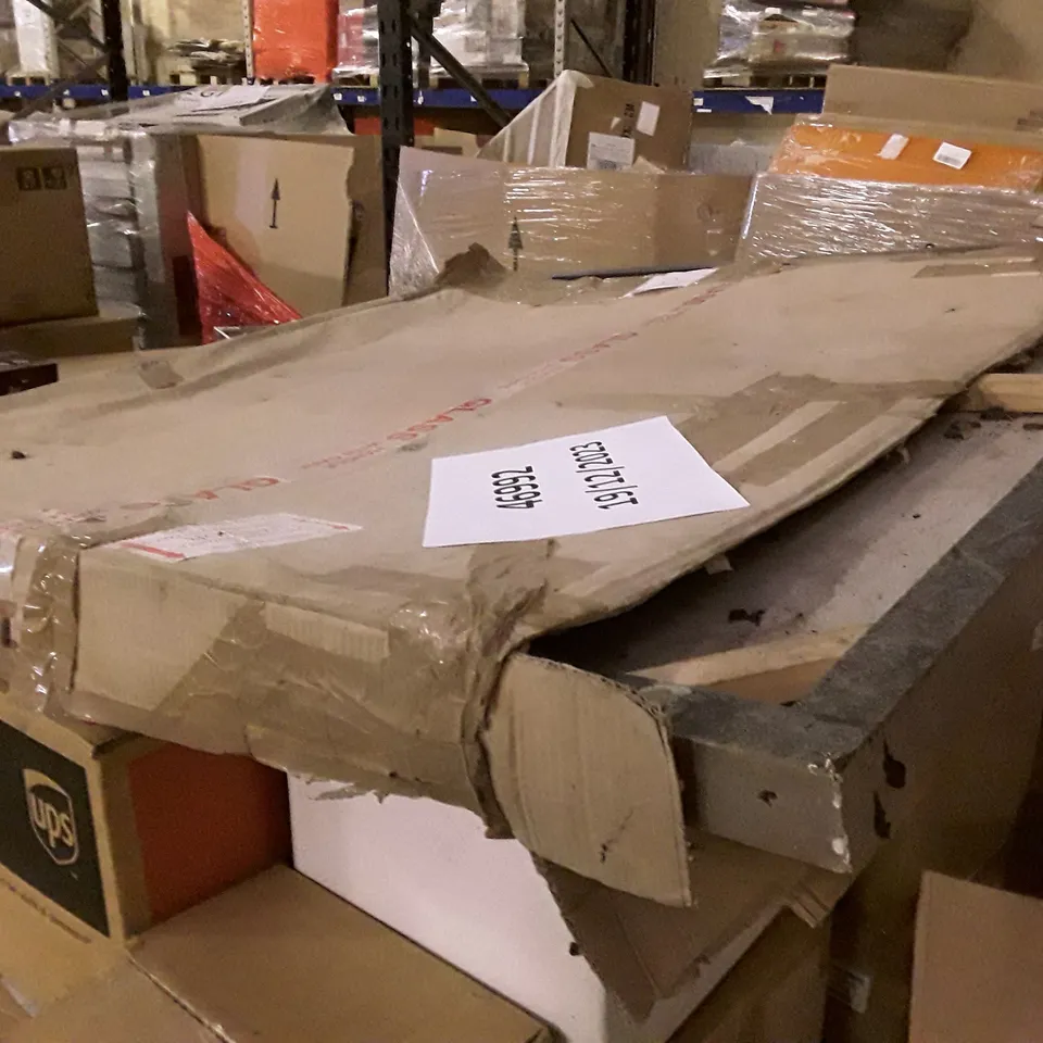 PALLET OF BRAND NEW HOMEWARE STOCK INCLUDING DRAWER HANDLES, METAL CHANDELIER & LARGE WRAPPED WALL ART