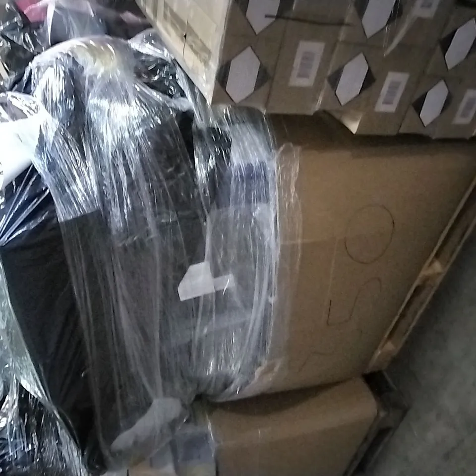 PALLET OF ASSORTED ITEMS INCLUDING LUXURIOUS MICROFIBRE DUVET, OHUHU ACOUSTIC PANELS STUDIO FOAM, NECK PILLOWS, SEAT CUSHION