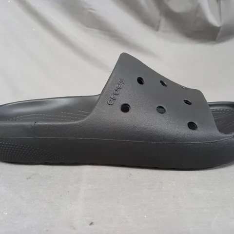 PAIR OF CROCS SLIDERS IN BLACK UK SIZE M11/W12