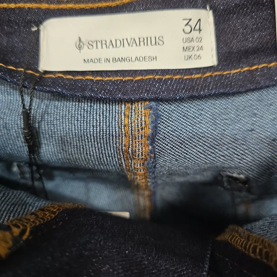 STRADIVARIUS WOMEN'S DARK INDIGO DENIM JEANS UK 6 (EU 34)