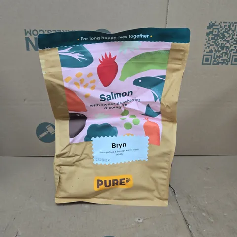 PURE PET FOOD SALMON WITH SWEET STRAWBERRIES & COURGETTE BRYN (2.3KG)