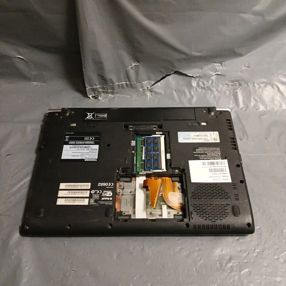 TOSHIBA TECRA R840 LAPTOP 
