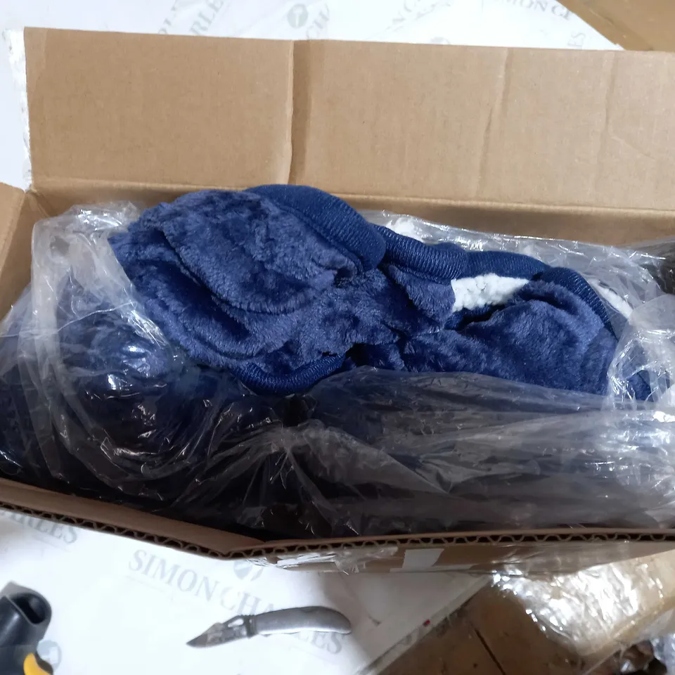 BOXED COZEE HOME VELVETSOFT & SHERPA HEATED WRAP IN NAVY